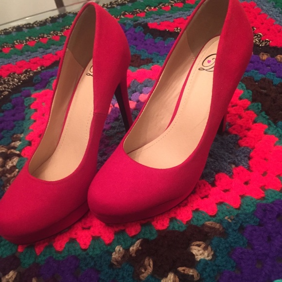 Red Stiletto - Picture 2 of 6